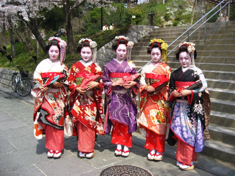 Mujeres Maiko, Gion, Kioto, Prefectura, Honshu, Ja...