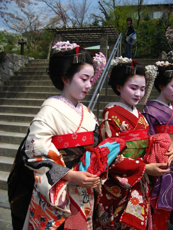 Mujeres Maiko, Gion, Kioto, Prefectura, Honshu, Ja...