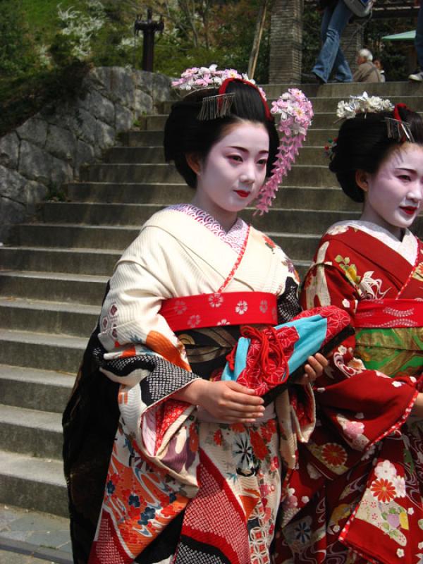 Mujeres Maiko, Gion, Kioto, Prefectura, Honshu, Ja...