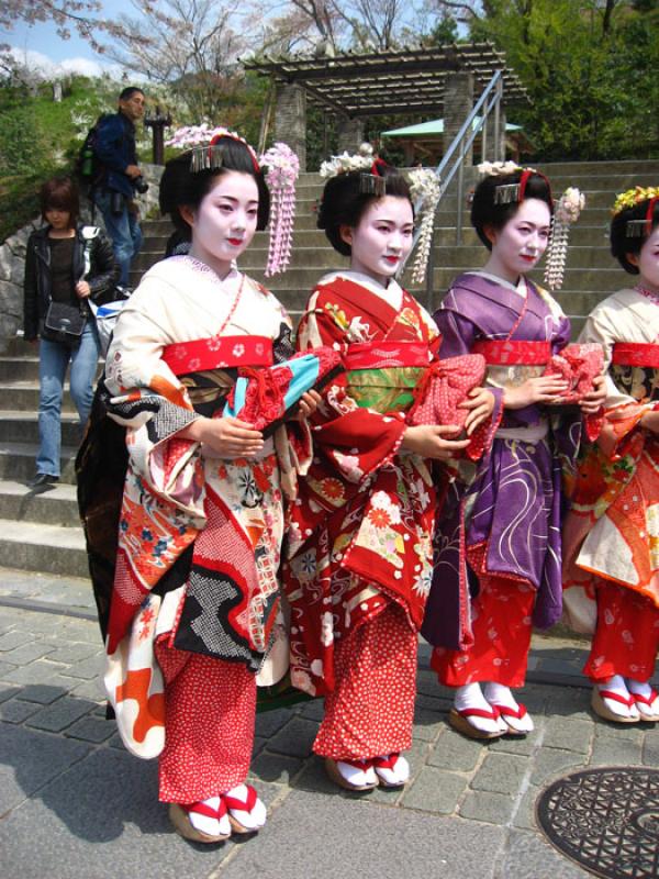 Mujeres Maiko, Gion, Kioto, Prefectura, Honshu, Ja...