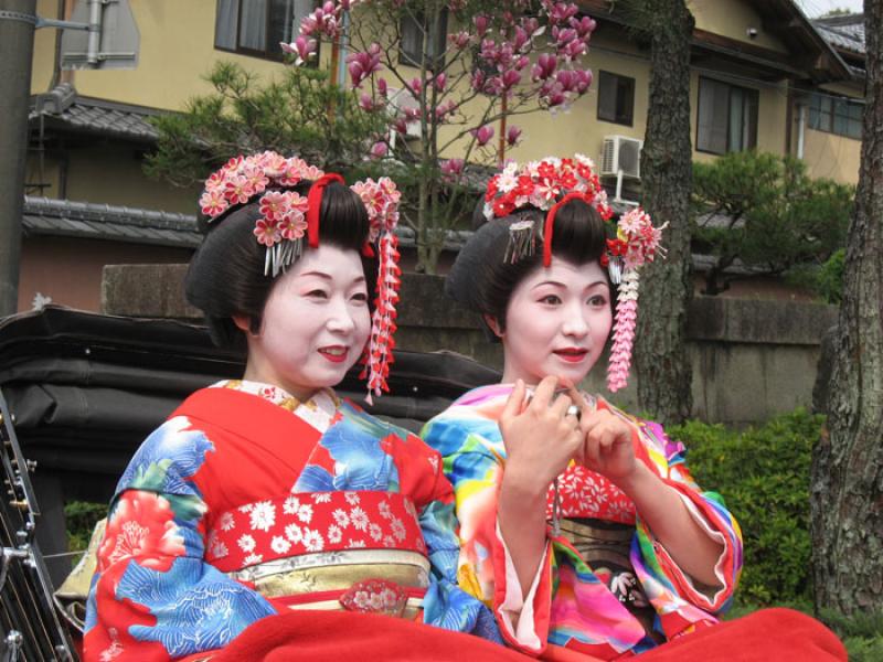 Mujeres Maiko, Gion, Kioto, Prefectura, Honshu, Ja...