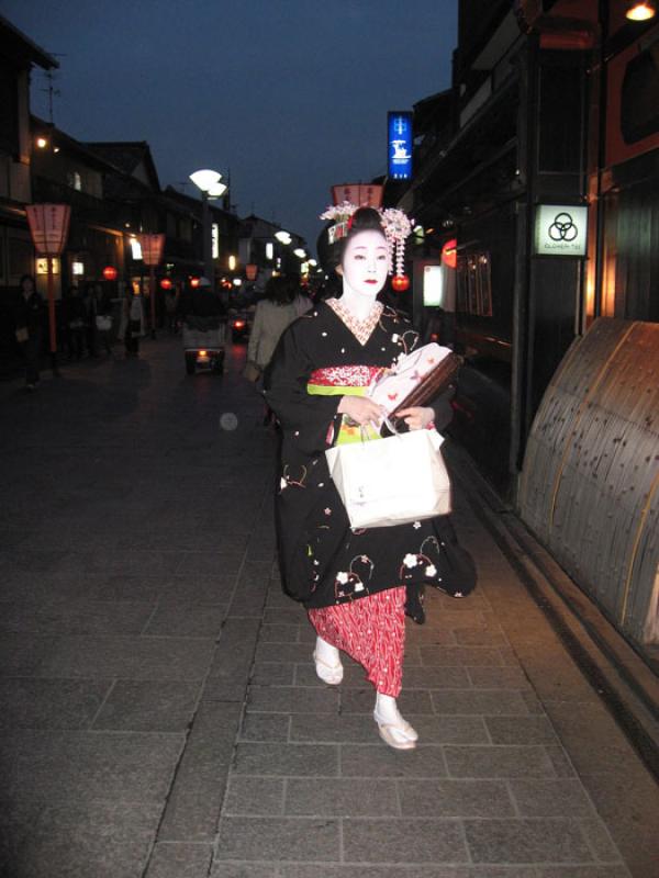 Mujer Maiko, Gion, Kioto, Prefectura, Honshu, Japo...