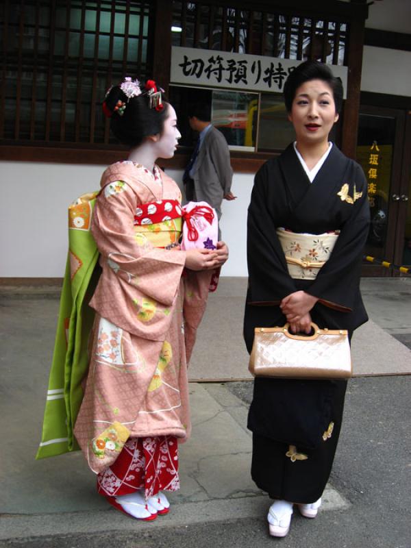 Mujer Maiko y Geisha, Gion, Kioto, Prefectura, Hon...