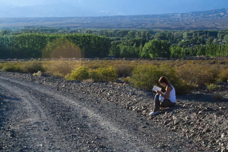 Mujer en el Valle del Silencio, Uspallata, Mendoza...