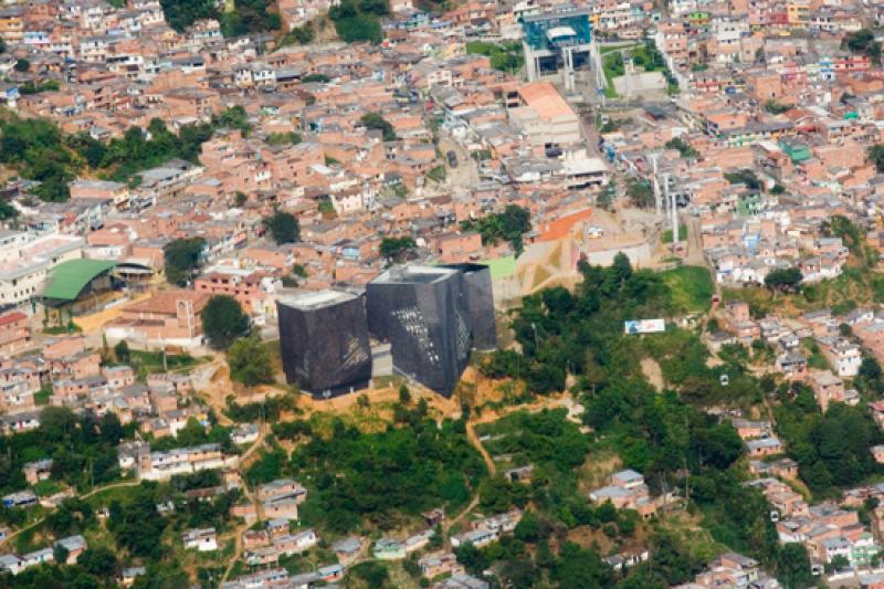 Parque Biblioteca EspaÃ±a, Santo Domingo Savio, ...