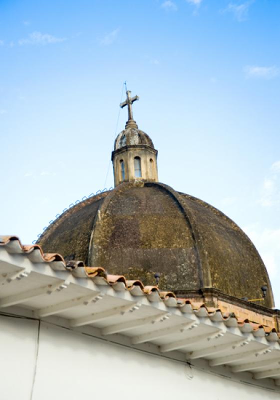 Iglesia La Inmaculada Concepcion y San Lorenzo Mar...