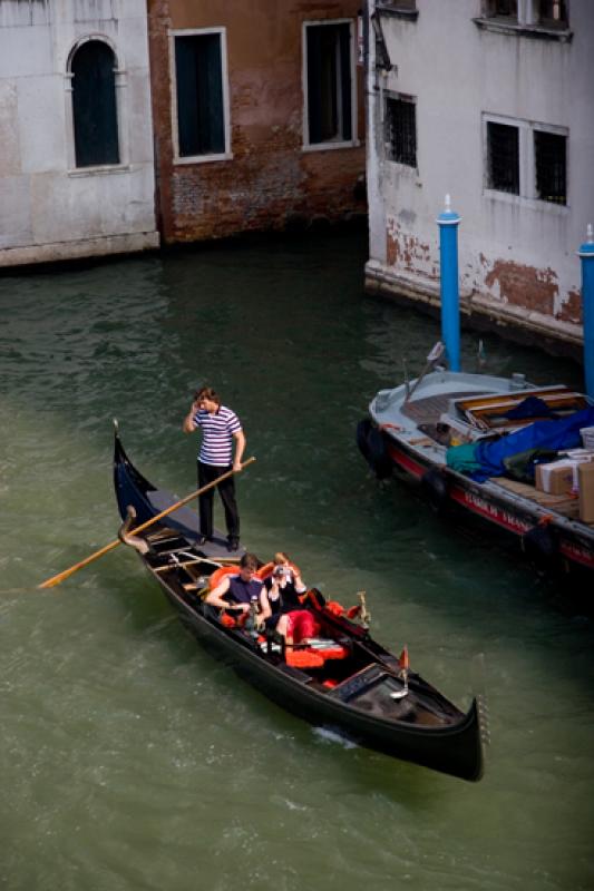 Gondola en el Gran Canal, Venecia, Veneto, Italia,...