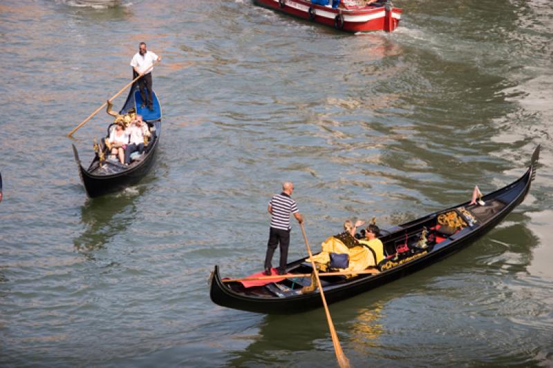 Gondola en el Gran Canal, Venecia, Veneto, Italia,...