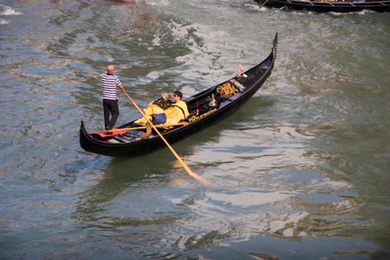 Gondola en el Gran Canal, Venecia, Veneto, Italia,...