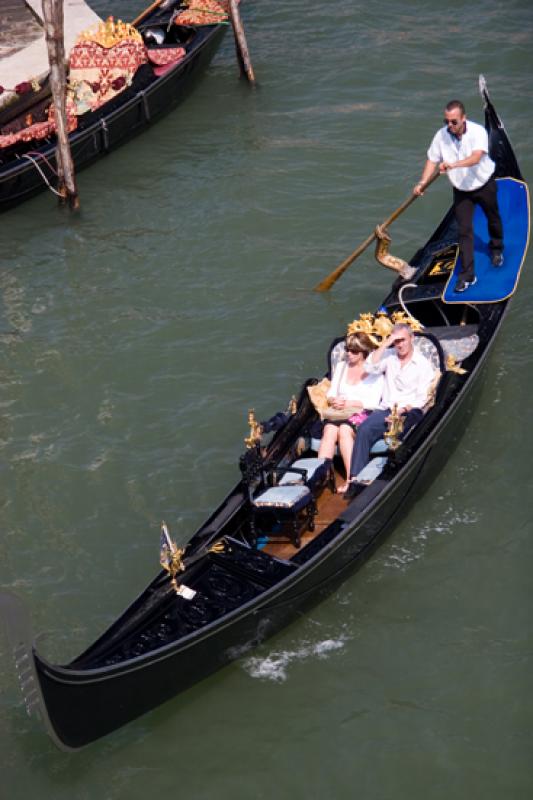 Gondola en el Gran Canal, Venecia, Veneto, Italia,...