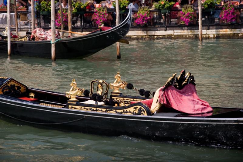 Gondola en el Gran Canal, Venecia, Veneto, Italia,...