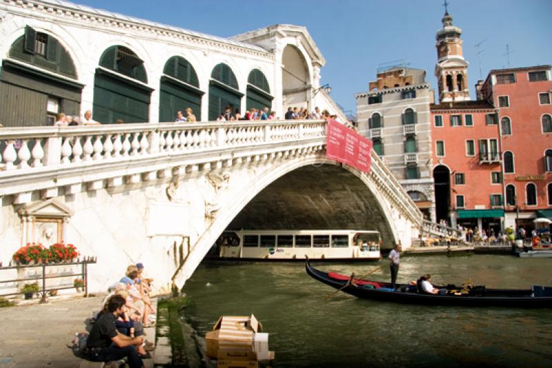 Puente de Rialto, Venecia, Veneto, Italia, Europa ...