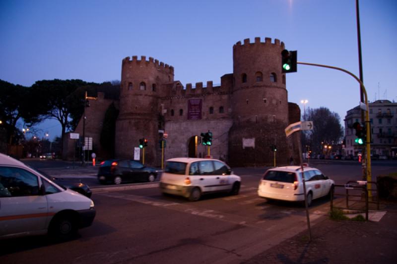 Puerta de San Paolo, Roma, Lacio, Italia, Europa O...