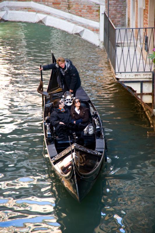 Gondola en Santa Cruz, Venecia, Veneto, Italia, Eu...