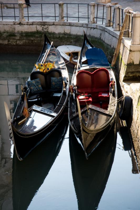 Gondolas en Venecia, Veneto, Italia, Europa Occide...