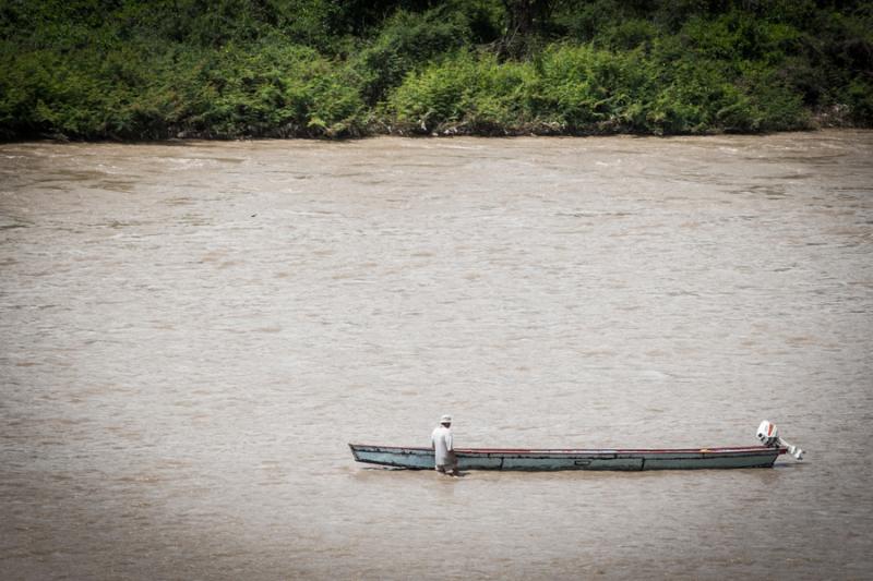 Hombres Pescando, Santa Fe de Antioquia, Colombia,...