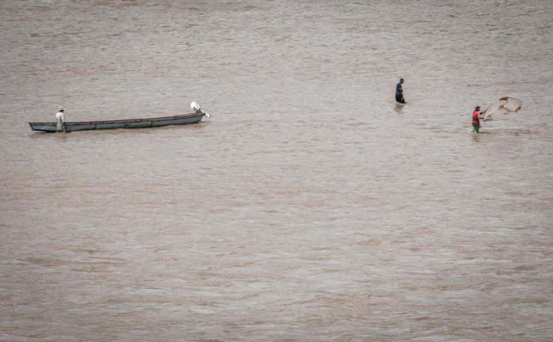 Hombres Pescando, Santa Fe de Antioquia, Colombia,...