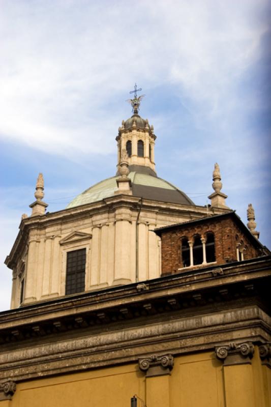 Basilica de San Lorenzo, Milan, Lombardia, Italia,...