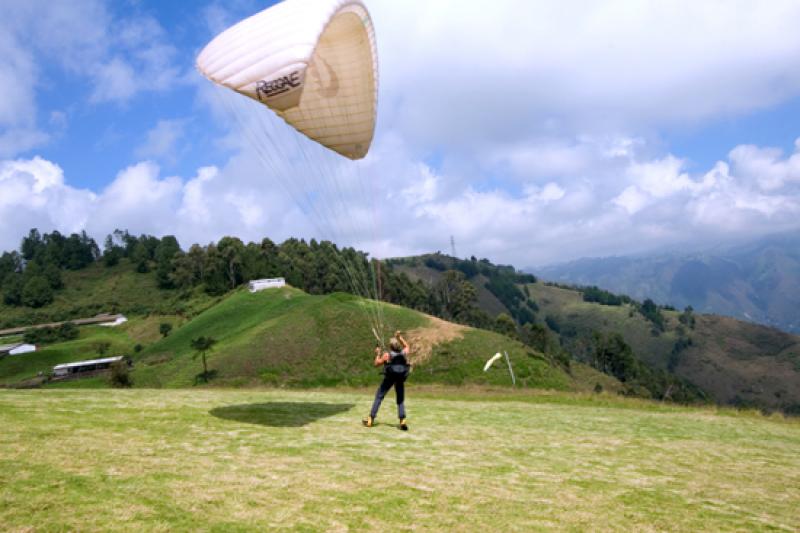 Parapente en el Mirador San Felix, Medellin, Antio...