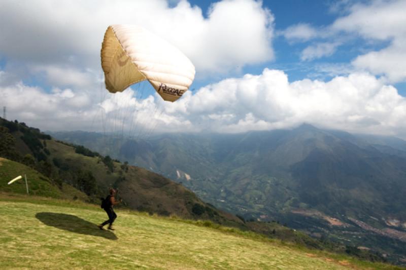 Parapente en el Mirador San Felix, Medellin, Antio...