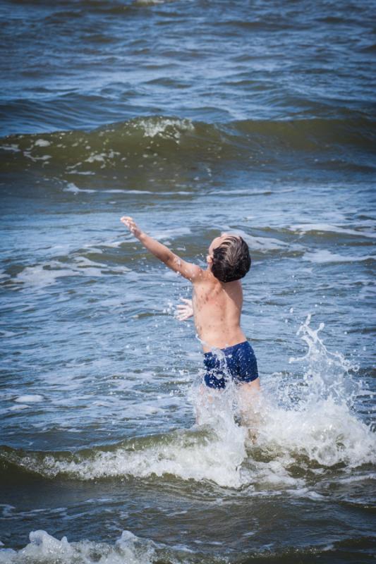 Niño Disfrutando del Mar, Necocli, Antioquia, Col...