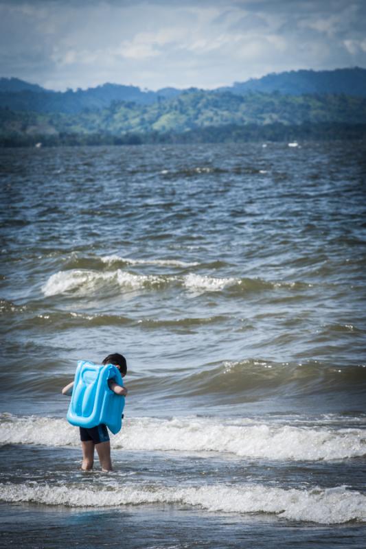 Niño Disfrutando del Mar, Necocli, Antioquia, Col...