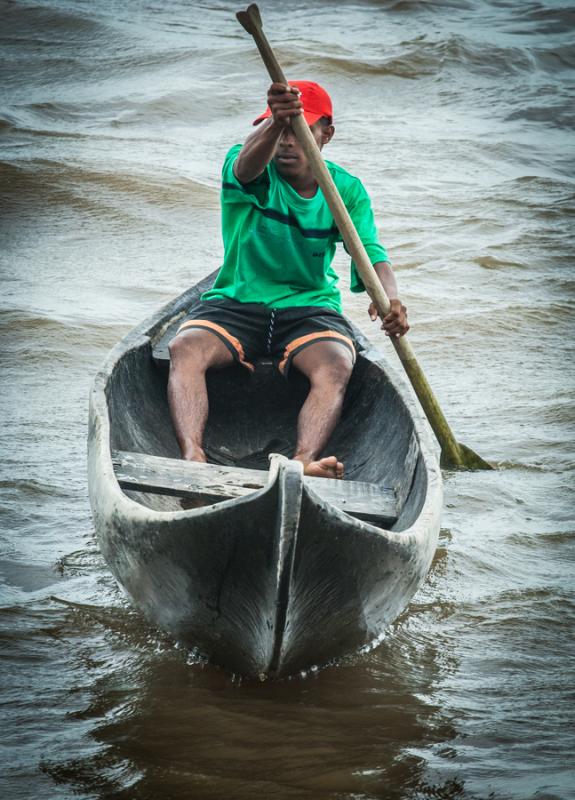 Hombre Remando, Rio Necocli, Antioquia, Colombia, ...