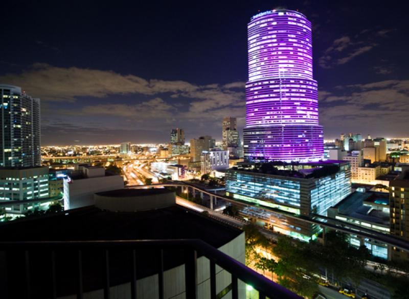 Banco de la Torre de America, Downtown, Miami, Flo...