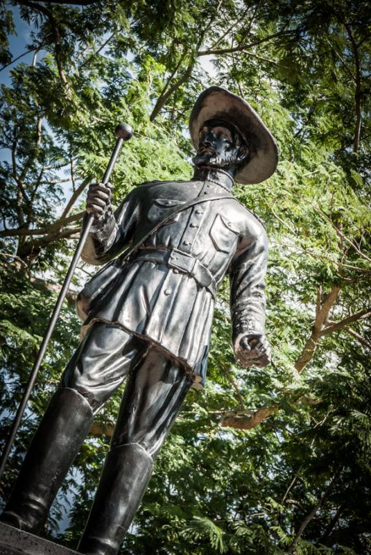 Monumento en el  Parque Ronda del Sinu, Monteria, ...