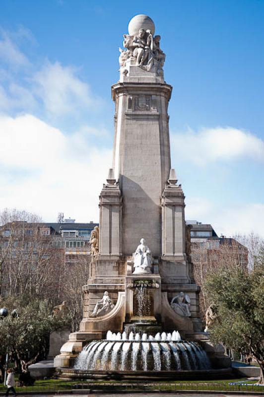 Monumento a Miguel de Cervantes, Madrid, EspaÃ±a...