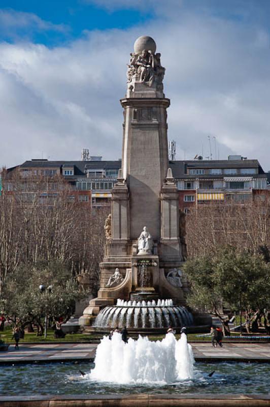 Monumento a Miguel de Cervantes, Madrid, EspaÃ±a...