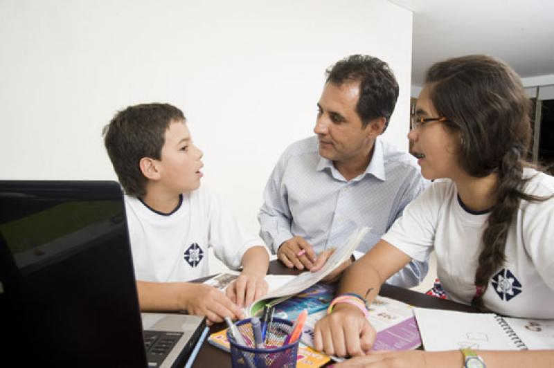 Padre con sus Hijos