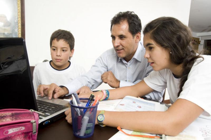 Padre con sus Hijos