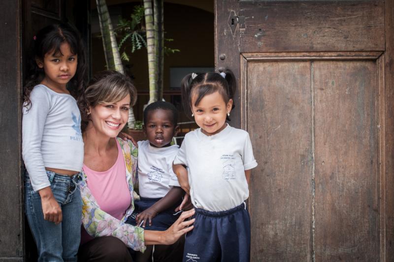 Maestra con sus Alumnas