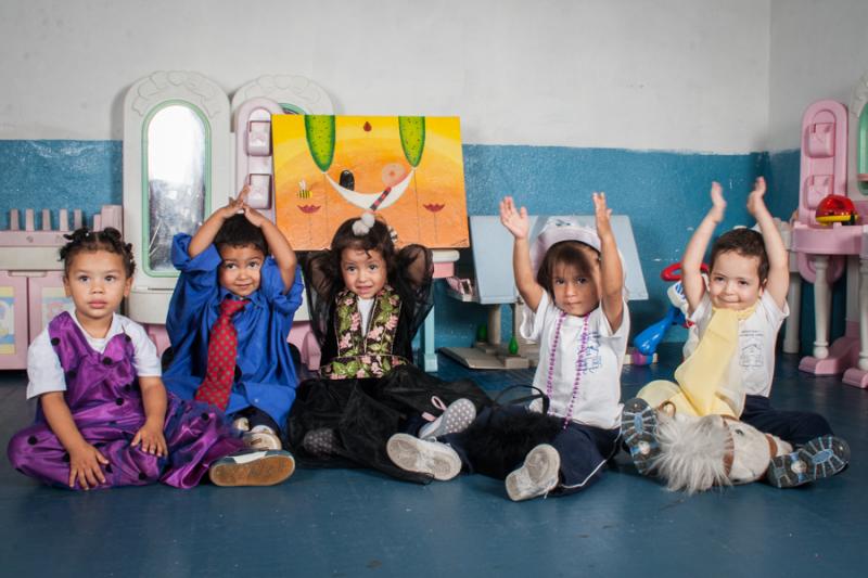 Grupo de Niños Jugando