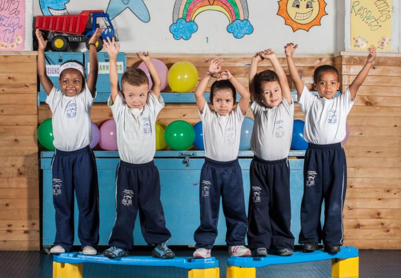 Grupo de Niños Jugando