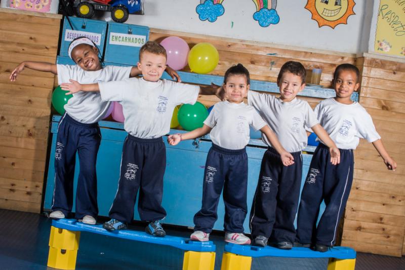 Grupo de Niños Jugando