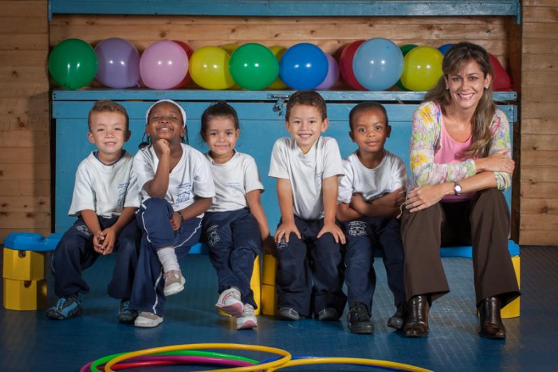 Grupo de Niños con su Maestra