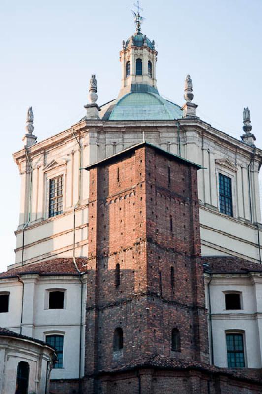 Basilica de San Lorenzo, Milan, Lombardia, Italia,...