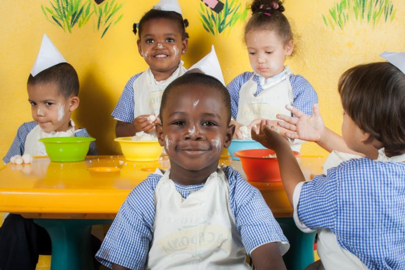 Grupo de Niños Jugando