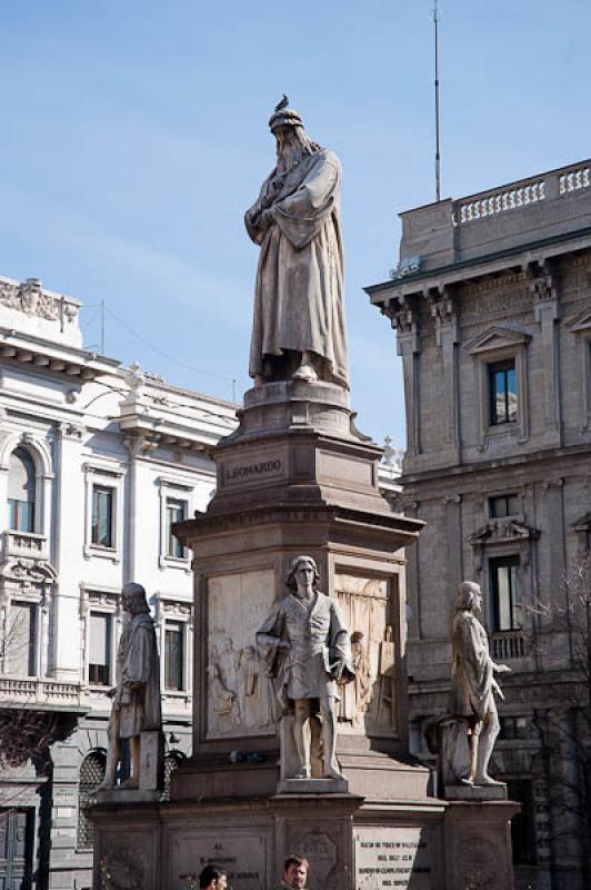 Estatua de Leonardo da Vinci, Milan, Lombardia, It...