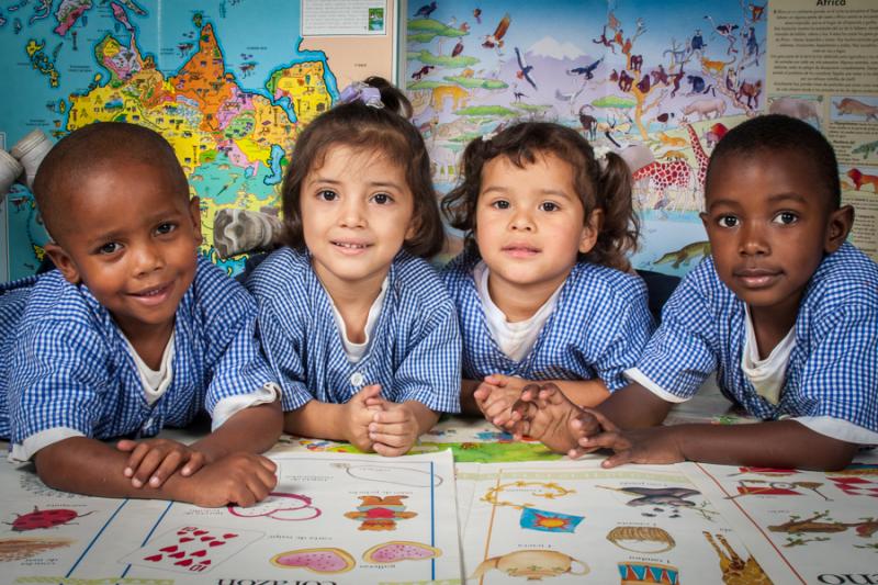 Primer Plano de un Grupo de Niños