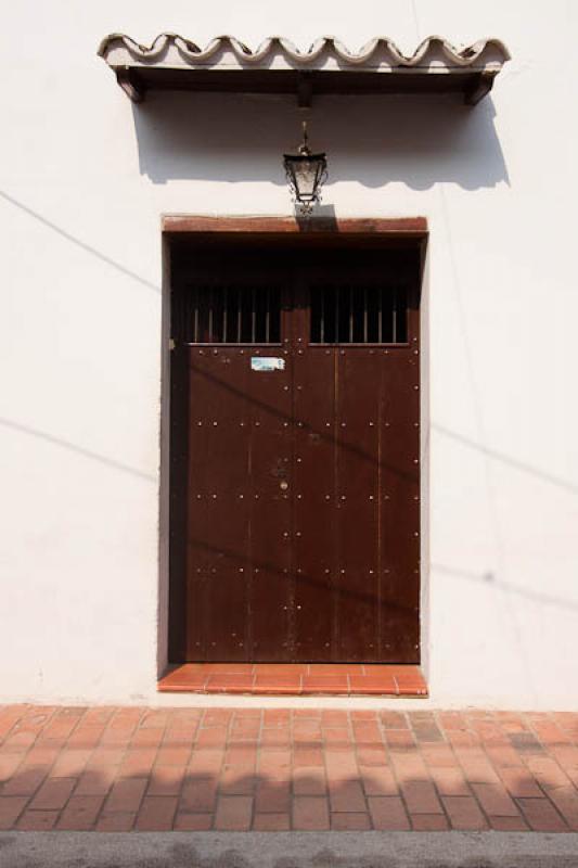 Detalle de una Puerta Colonial, Santa Cruz de Momp...