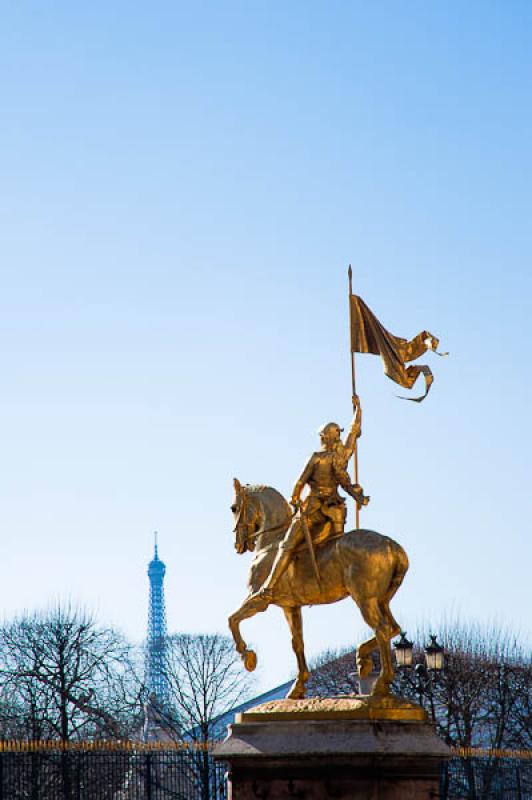 Estatua de Juana de Arco, Paris, Francia, Europa O...