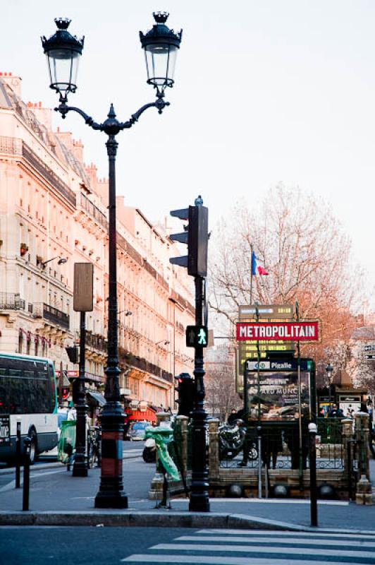 Estacion Pigalle, Paris, Francia, Europa Occidenta...