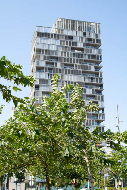 Edificio Illa de la Llum, Distrito de Sant Marti, ...