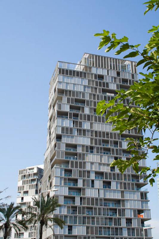 Edificio Illa de la Llum, Distrito de Sant Marti, ...