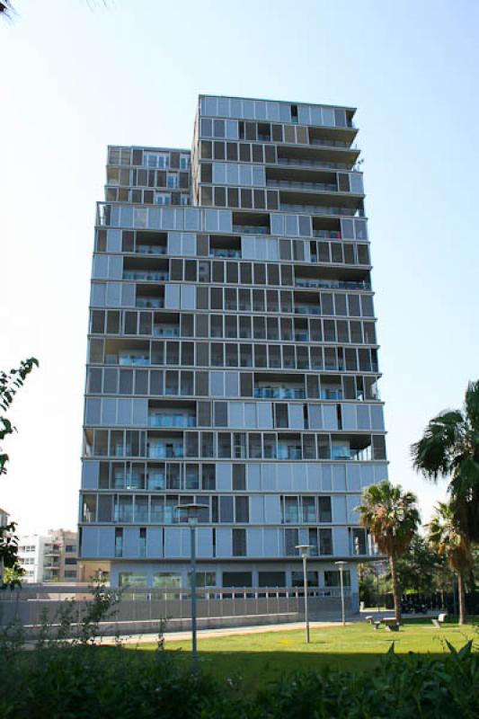 Edificio Illa de la Llum, Distrito de Sant Marti, ...