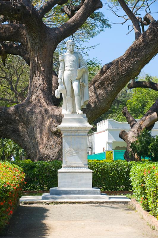 Monumento a Simon Bolivar, Quinta de San Pedro Ale...