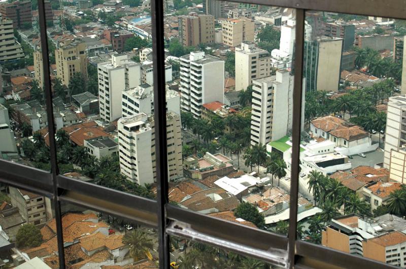 Reflejo de la Ciudad en una Ventana, Cali, Valle d...